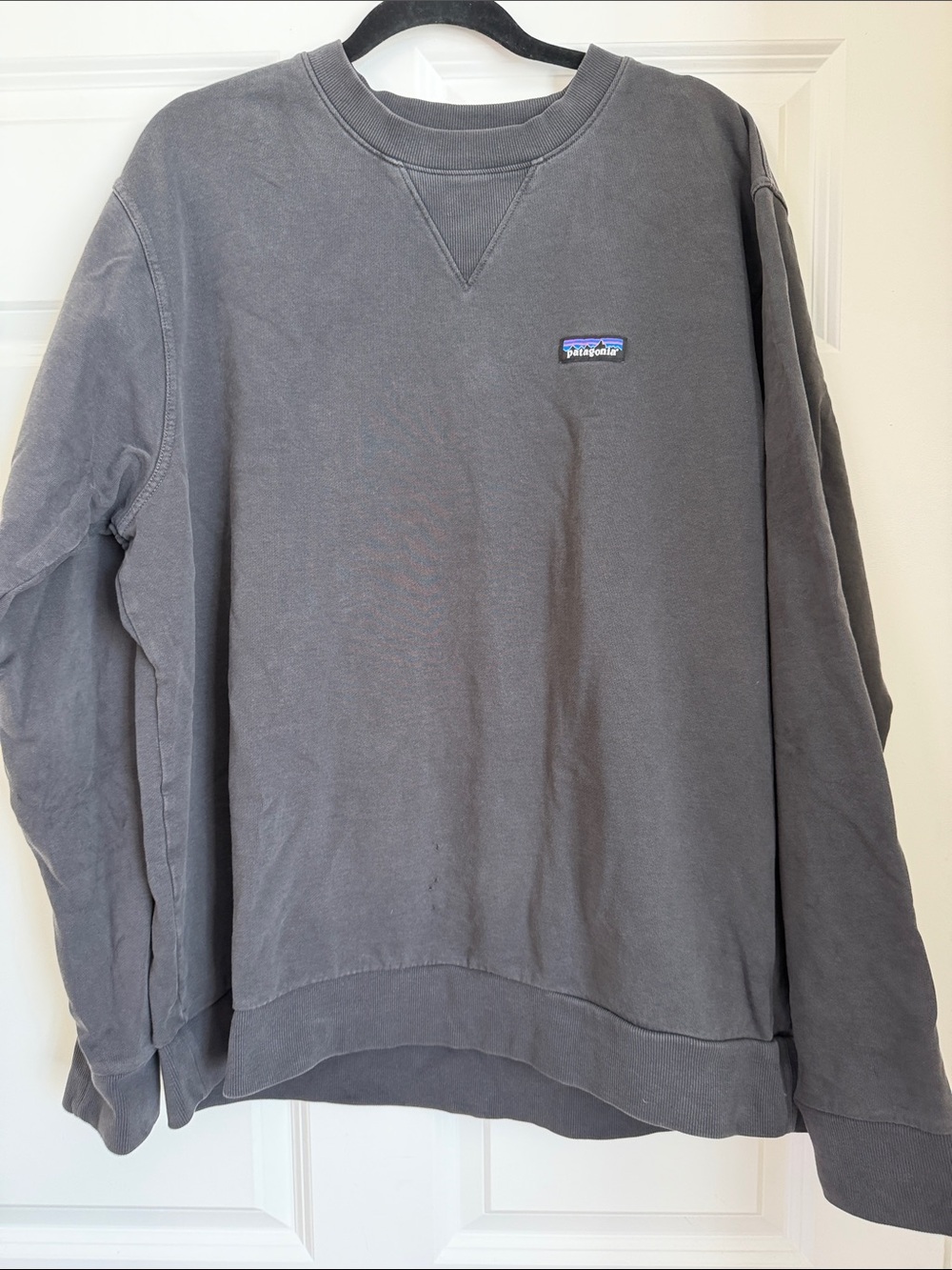 Patagonia Men's Charcoal Gray Crewneck Sweatshirt Damage Item